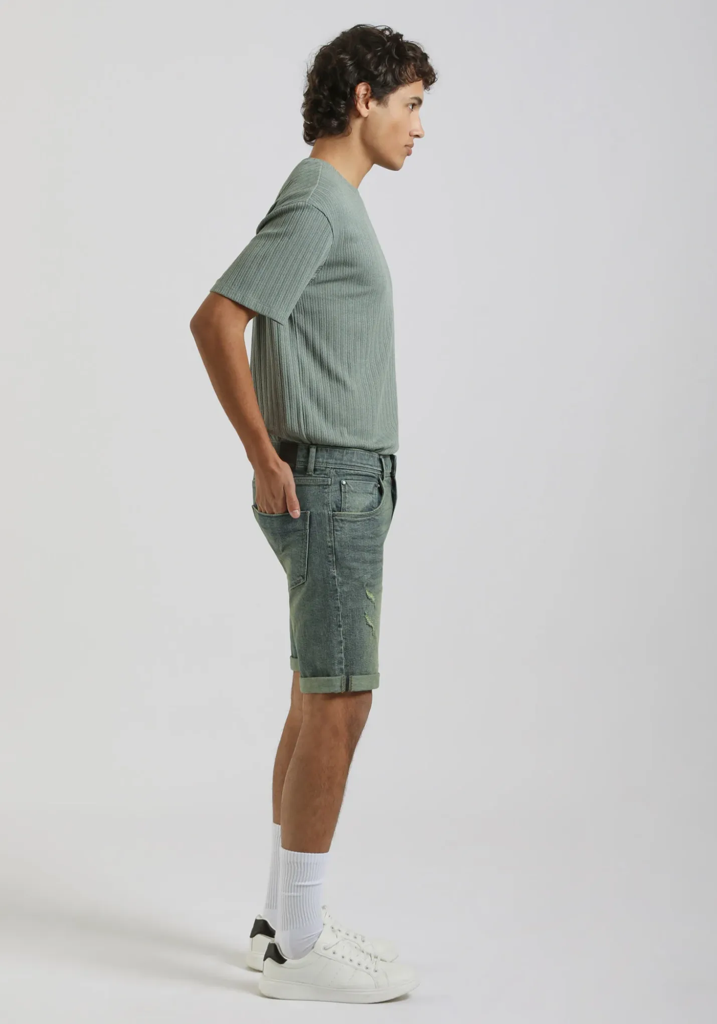Bermuda di jeans slim fit effetto sabbia