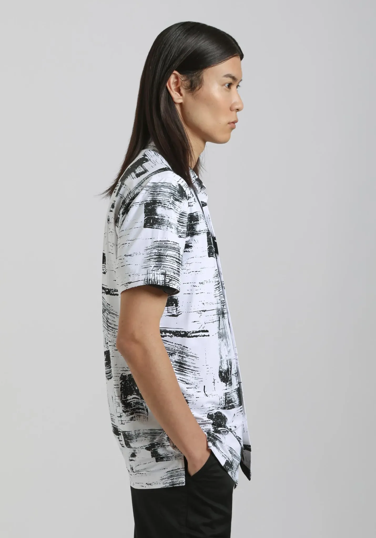 Camicia mezza manica in tessuto elastico con fantasia