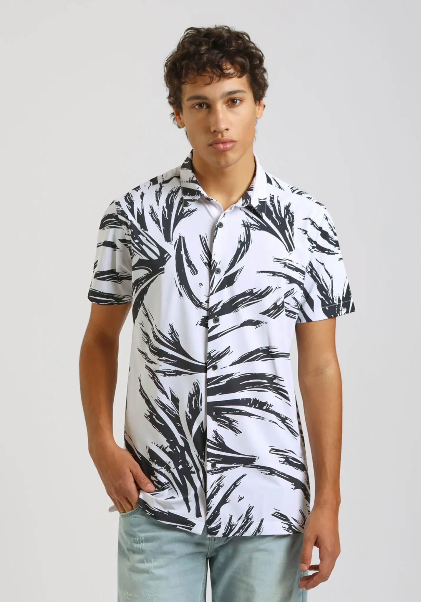 Camicia mezza manica in tessuto elastico con fantasia
