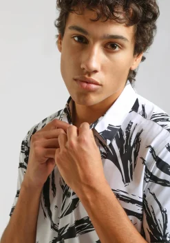 Camicia mezza manica in tessuto elastico con fantasia
