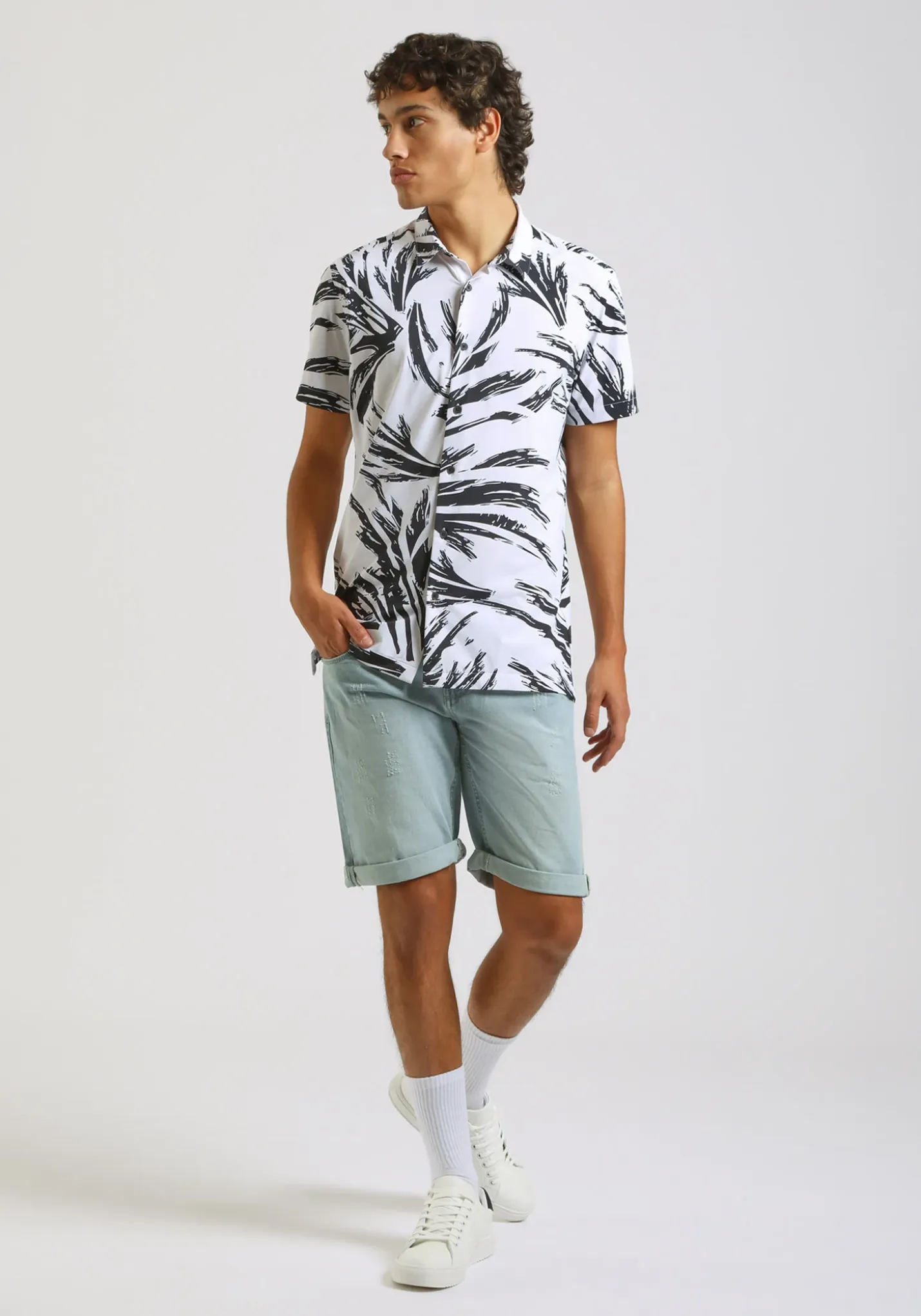 Camicia mezza manica in tessuto elastico con fantasia