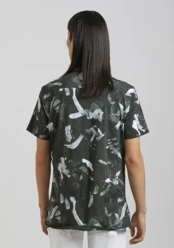 Camicia mezza manica in tessuto elastico con fantasia