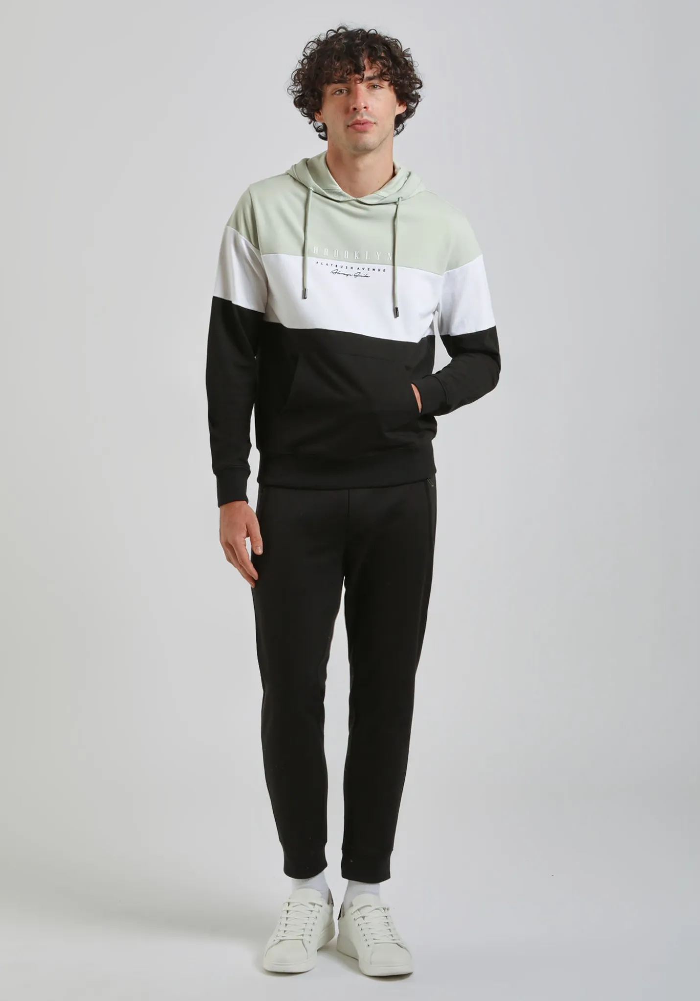 Felpa con cappuccio colorblock