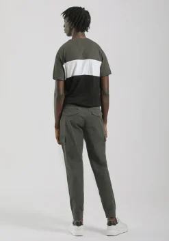 Pantaloni cargo con elastici alle caviglie
