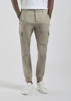 Pantaloni cargo con elastici alle caviglie