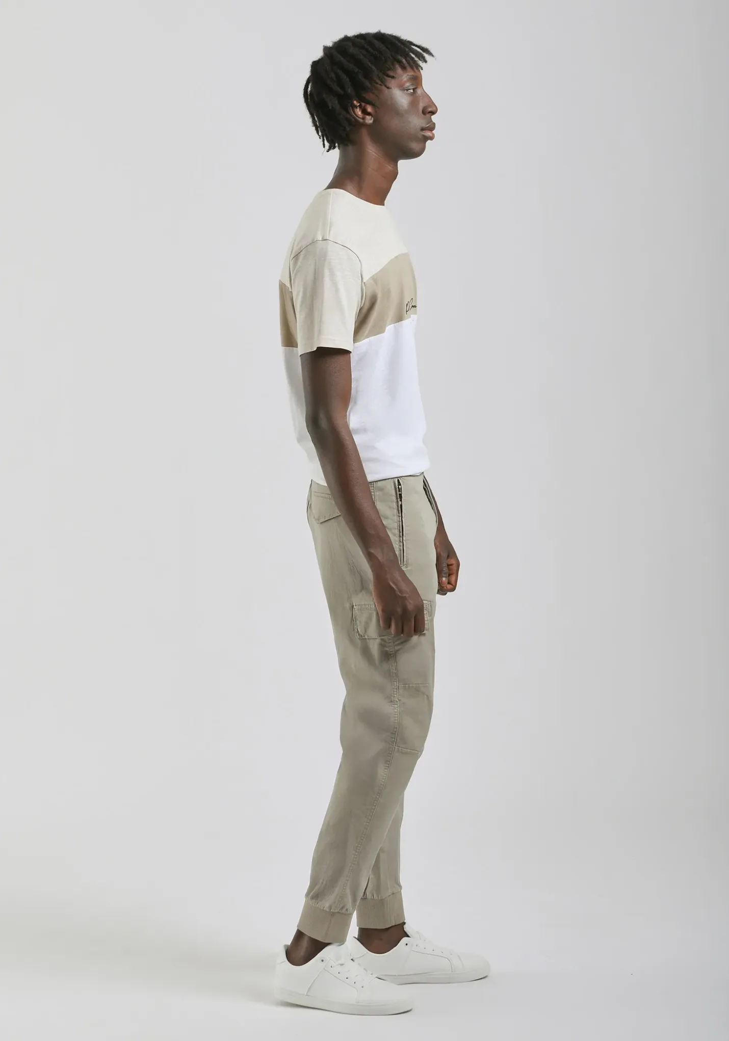 Pantaloni cargo con elastici alle caviglie