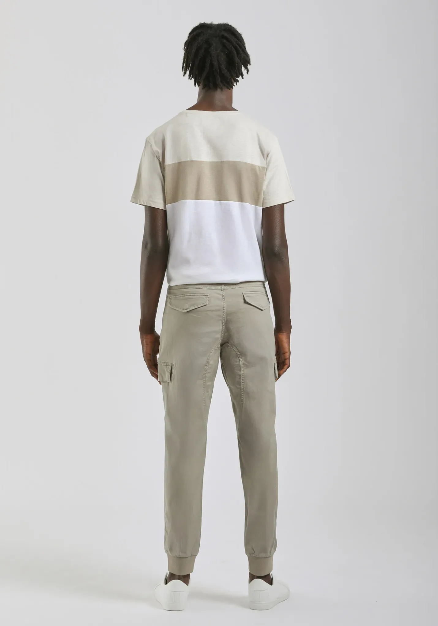 Pantaloni cargo con elastici alle caviglie