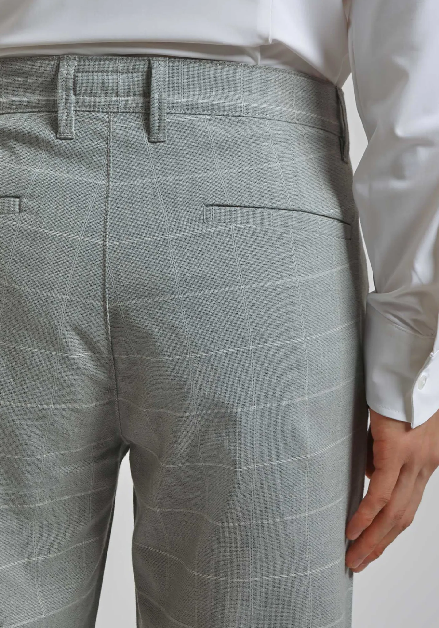 Pantaloni chino con fantasia a quadri