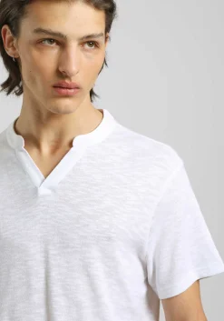 T-shirt con scollo a V