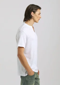 T-shirt con scollo a V