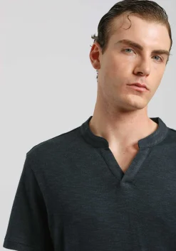 T-shirt con scollo a V