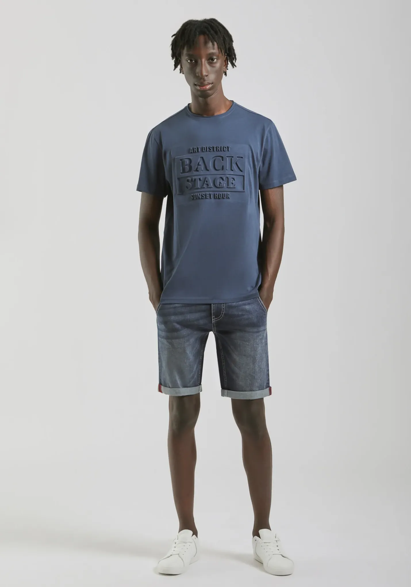 T-shirt con stampa a rilievo