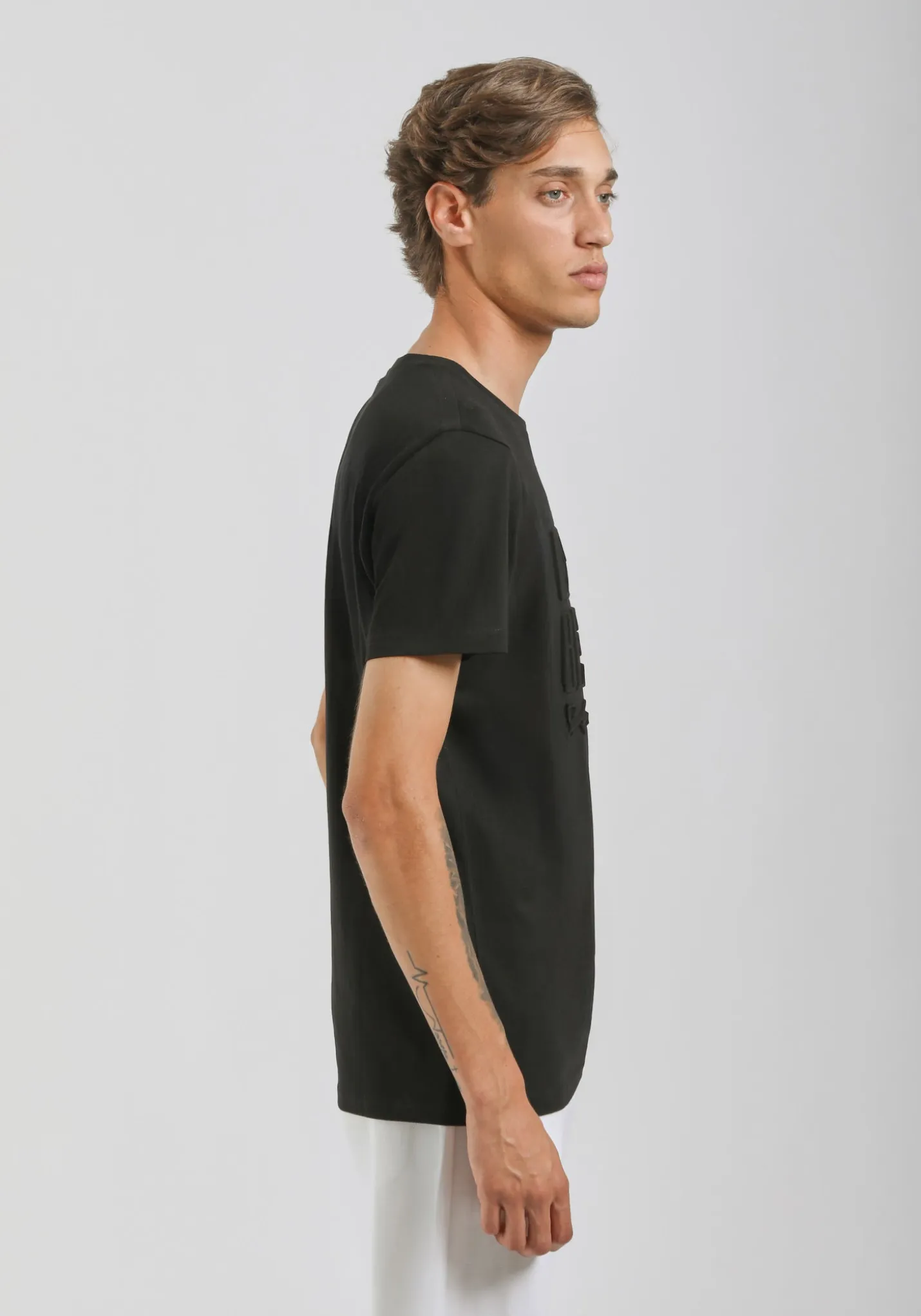T-shirt con stampa a rilievo