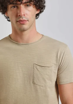 T-shirt con taschino