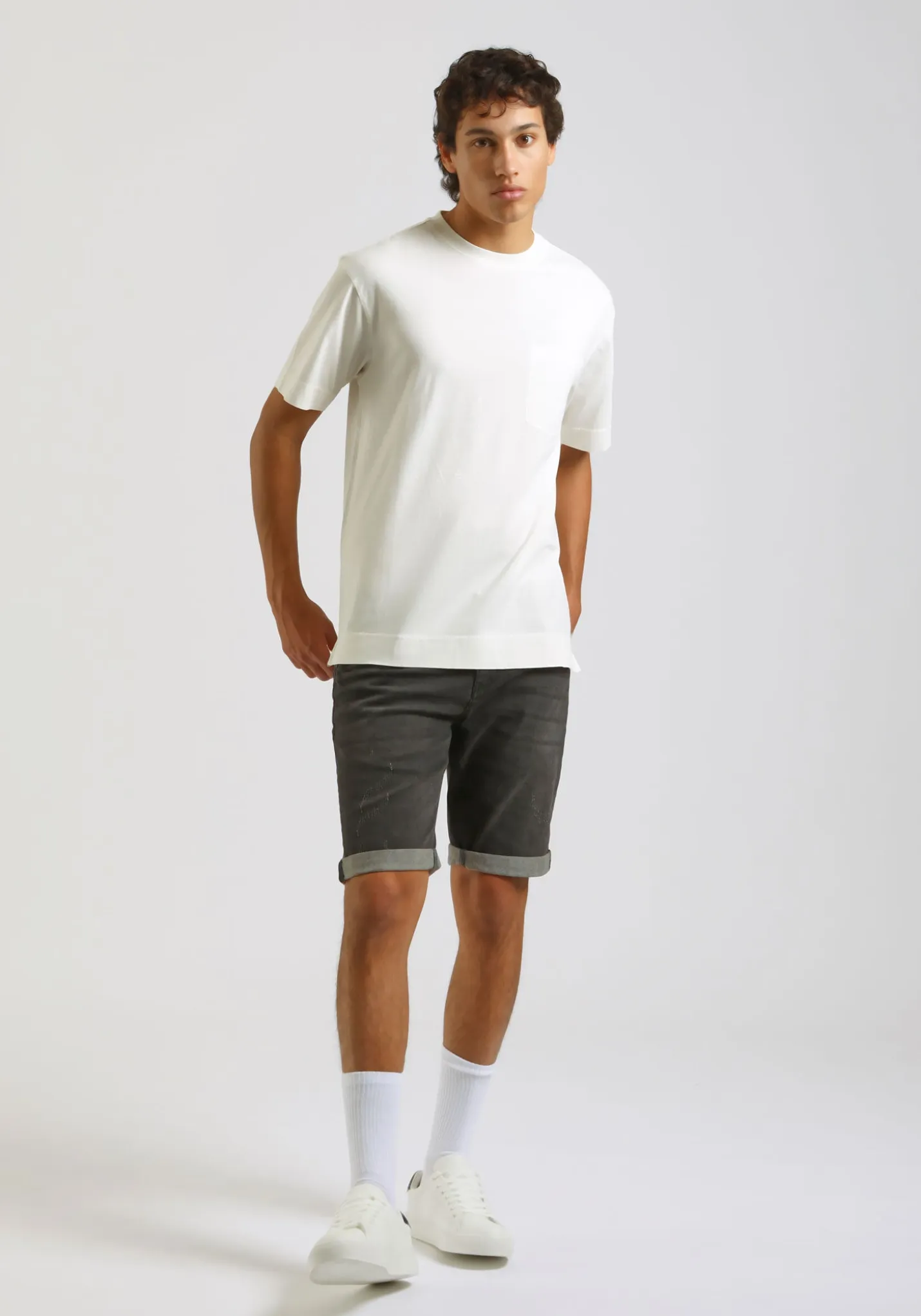 T-shirt effetto lavato con taschino